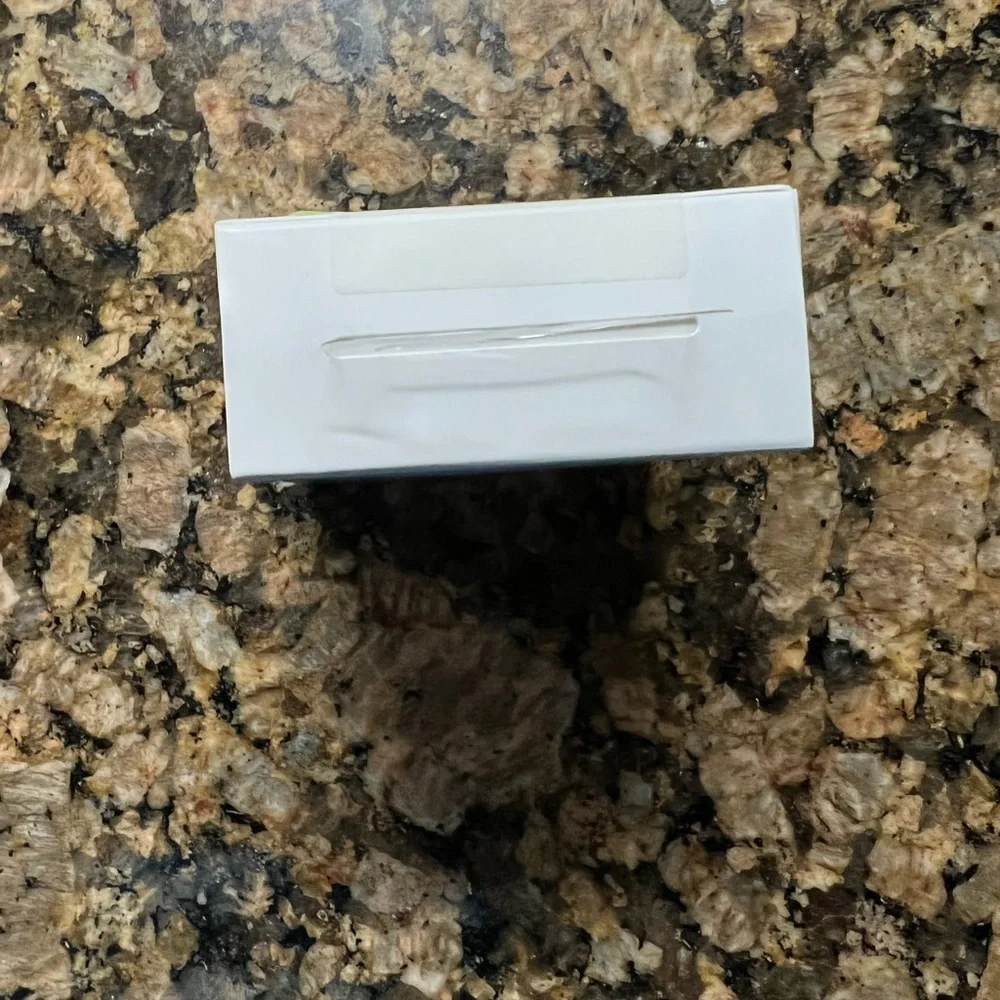 Apple 5W USB Power Adapter - Never opened